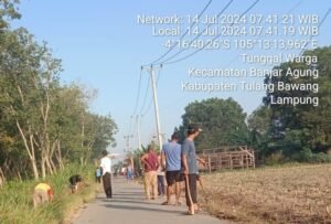 Kegiatan Rutin Gotong Royong di Dwi Warga Tunggal Jaya, Kecamatan Banjar Agung, Tulang Bawang, Lampung